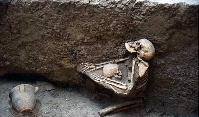  مادری  که از4000 سال پیش تا کنون در حال حفاظت از فرزندش است+عکس