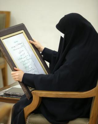 اهدای دست‌ نوشته حاج قاسم درباره شهادت به رهبر انقلاب + عکس