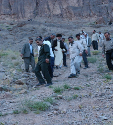 کوهپیمایی حاج قاسم کنار رهبر انقلاب در سفر به کرمان + عکس