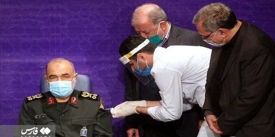 حقیقتِ ماجرای لباس فرمانده سپاه هنگام تزریق واکسن + عکس