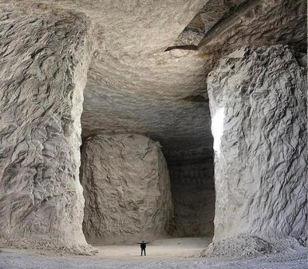 تصویری جالب از عظمت معدن نمک گرمسار + عکس