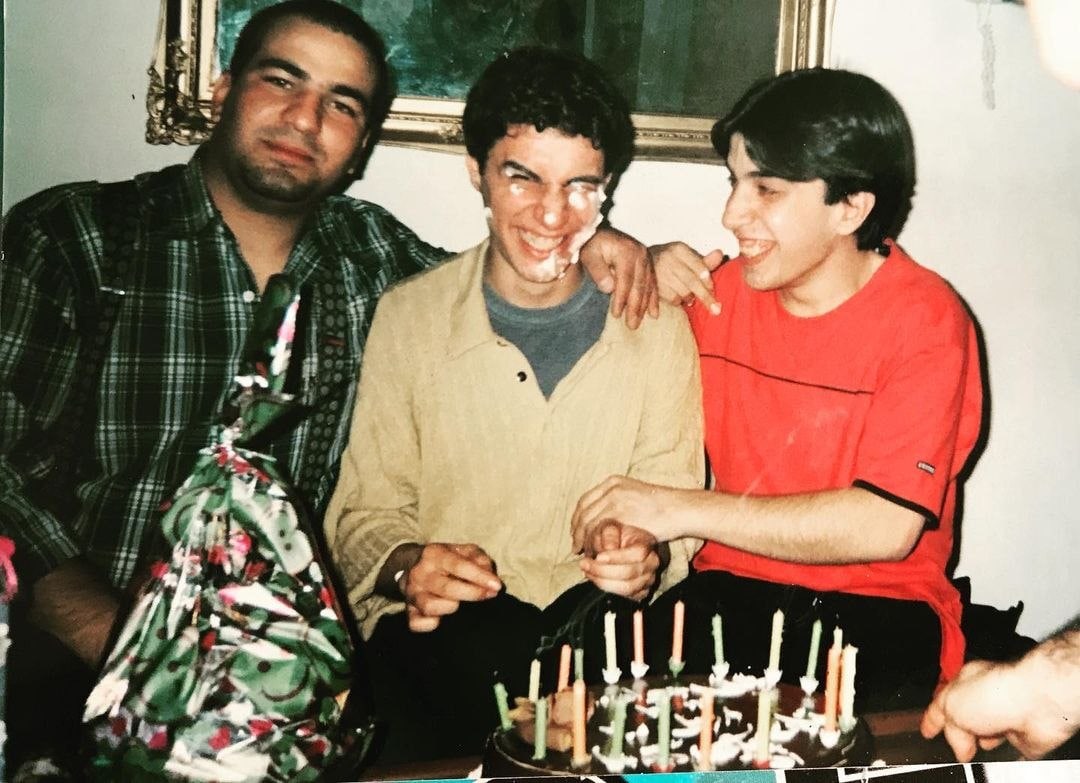جشن تولد بیست سالگی جواد عزتی در کنار عباس جمشیدی + عکس