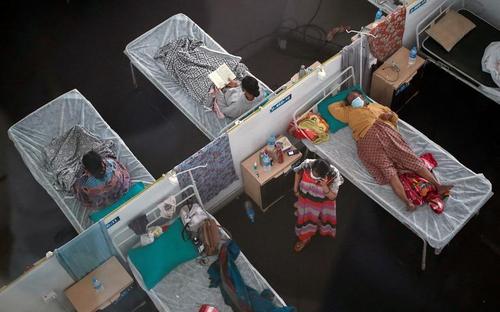 مرکز بستری و قرنطینه بیماران کرونایی در بمبئی + عکس