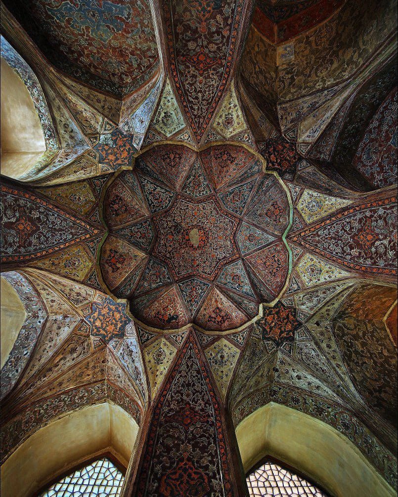 ‏سقف هزارنقش عمارت هشت‌بهشت اصفهان + عکس