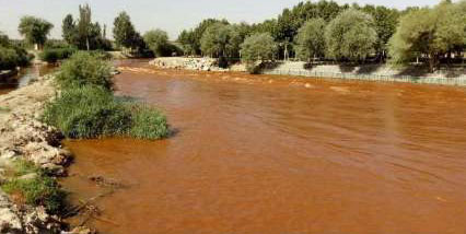 علت تغییر رنگ آب زاینده رود مشخص شد + عکس