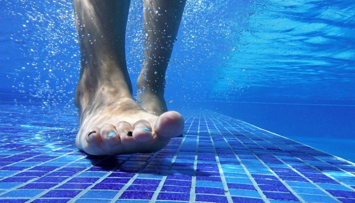 درمان کمر درد با ورزش در آب