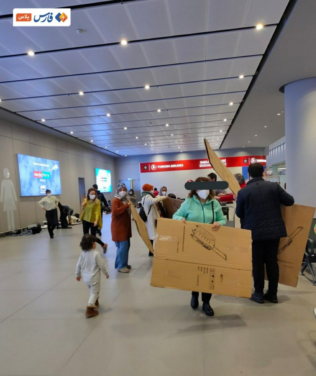 پذیرایی با کارتن از مسافران در فرودگاه ترکیه + عکس