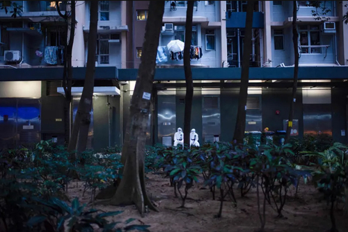 مجتمع مسکونی قرنطینه شده از بیم شیوع کرونا در هنگ کنگ + عکس