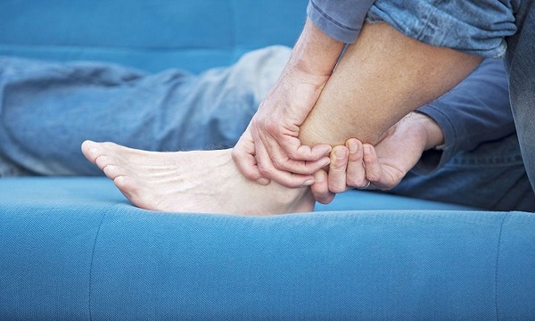 دلایلی که موجب گزگز کردن پاها می شوند