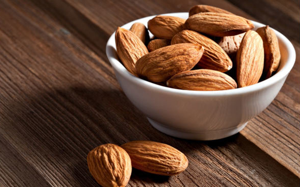 اگر هر روز ۴ عدد بادام بخورید، چه اتفاقی در بدن شما رخ می دهد؟