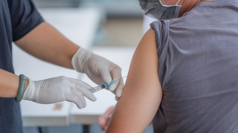 چه عواملی باعث بروز آلرژی بعد از دریافت واکسن کرونا می‌شود؟