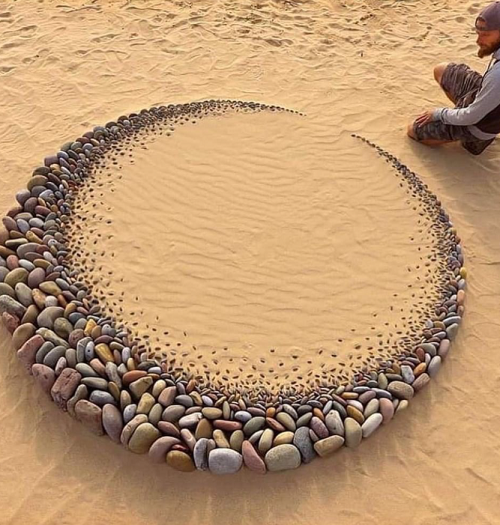 آثار هنری دیدنی با سنگ در ساحل + عکس