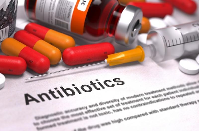  عوارض مصرف آنتی‌بیوتیک در بیماران کرونایی