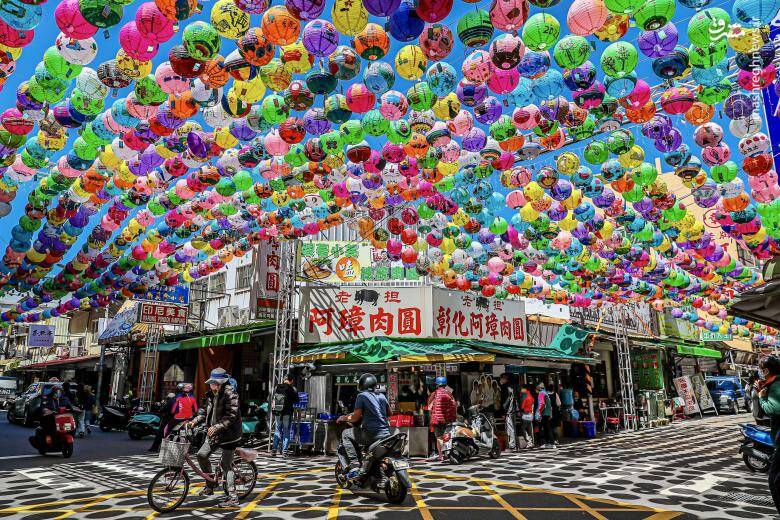 آسمان رنگارنگ یک خیابان در تایوان + عکس
