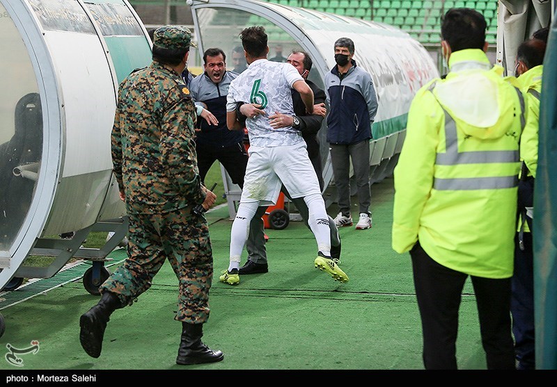درگیری در دیدار تیم های ذوب آهن اصفهان و آلومینیوم اراک + عکس