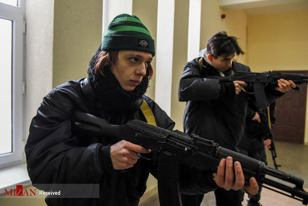 آماده شدن هزاران غیر نظامی اوکراینی در جنگ + عکس