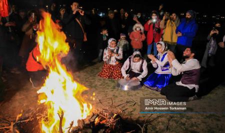 تصاویر| مراسم چهارشنبه سوری در همدان