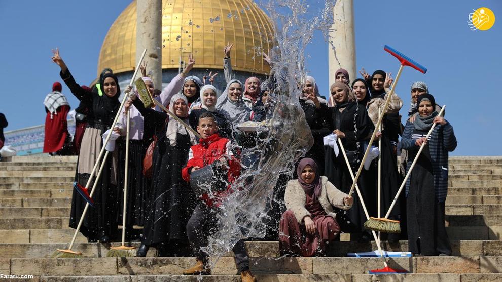 نظافت مسجد الاقصی با مشارکت زنان فلسطینی + عکس
