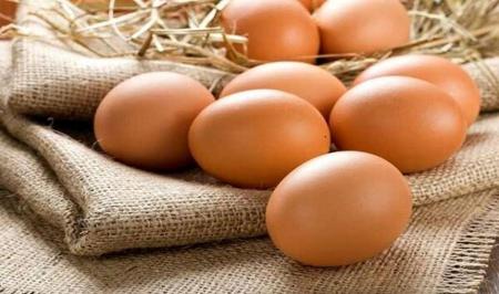 اینفوگرافیک|7اتفاق عجیب که تخم مرغ برایمان رقم می‌زند