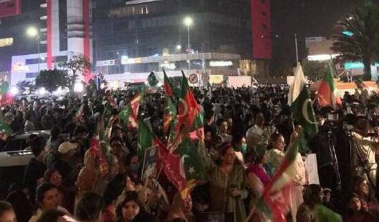 هواداران عمران خان به خیابان آمدند + عکس