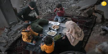 افطار در خانه ویران + عکس