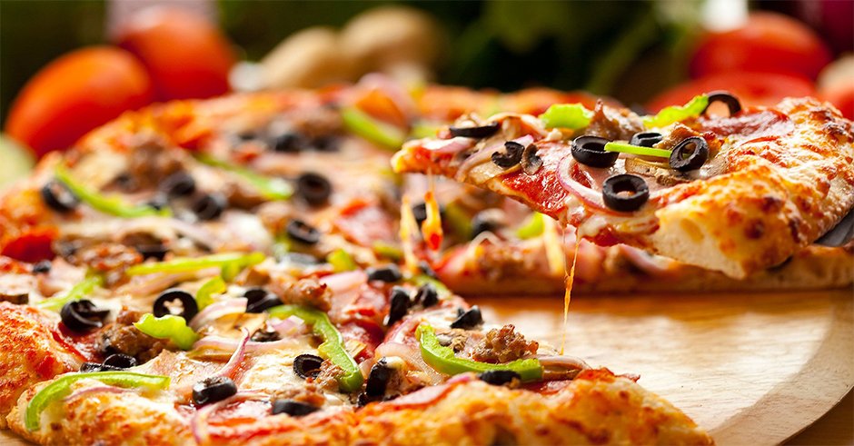 چرا پیتزای مانده طعم بهتری می‌دهد؟