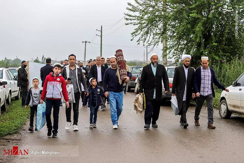 اقامه نماز عید فطر اهل سنت در گلستان + عکس