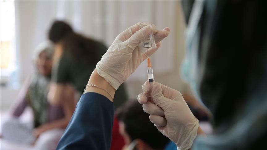 مردم حتما روند واکسیناسیون‌شان را کامل کنند