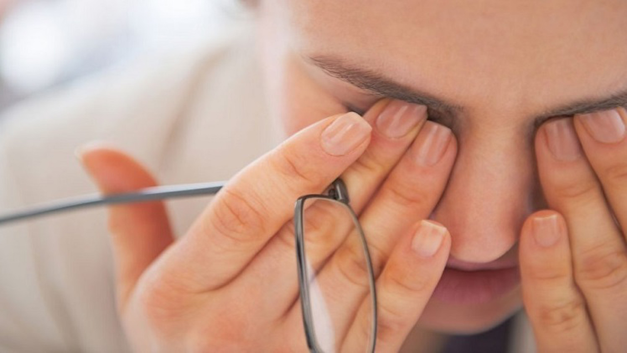 التهاب شدید سطح چشم و مالش دائم آن می تواند موجب ایجاد این بیماری شود