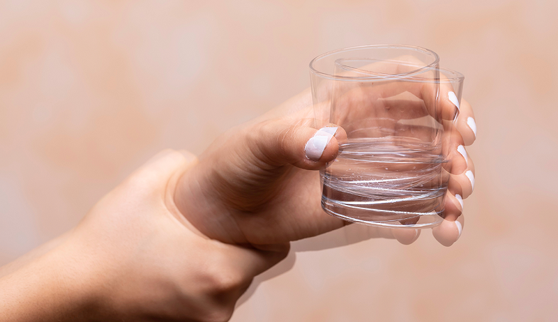دلیل لرزش دست؛ دارو، استرس یا بیماری؟