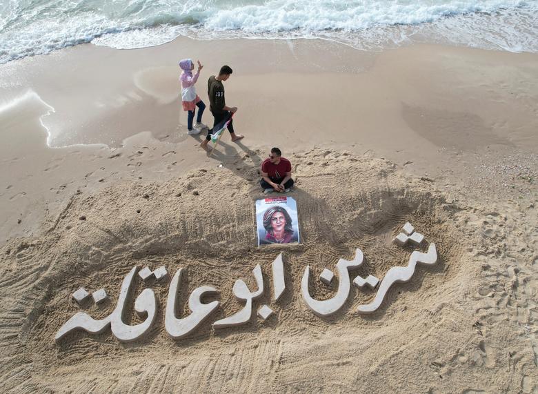  زنده نگه داشتن یاد «شیرین ابوعاقله» در سواحل الجزایر + عکس