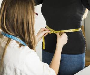 در سنین بعد از میانسالی چگونه وزن کم کنیم که دچار مشکلات سلامتی نشویم؟