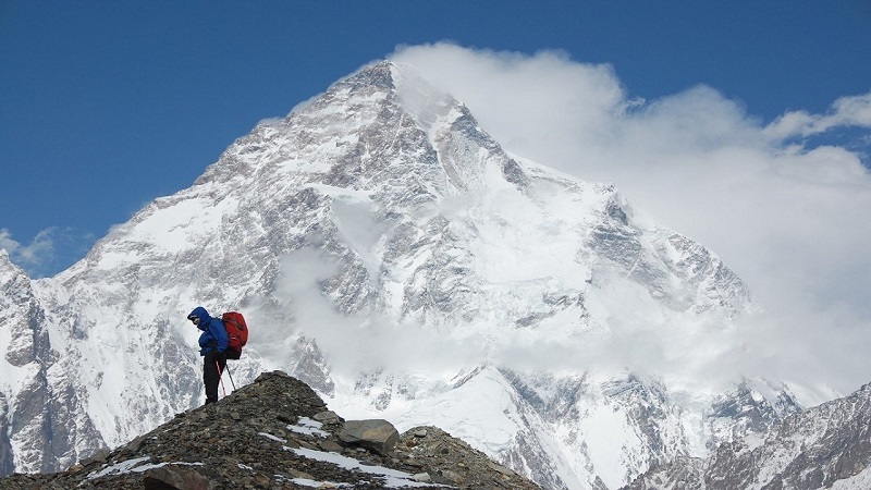 پزشک فعال طب ارتفاع، قله اورست را فتح کرد+ عکس