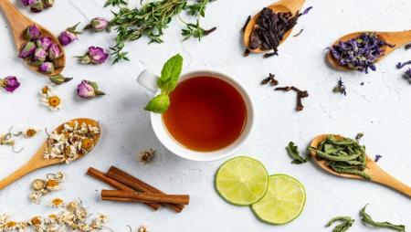شرایط مصرف دمنوش‌ها برای افراد مختلف