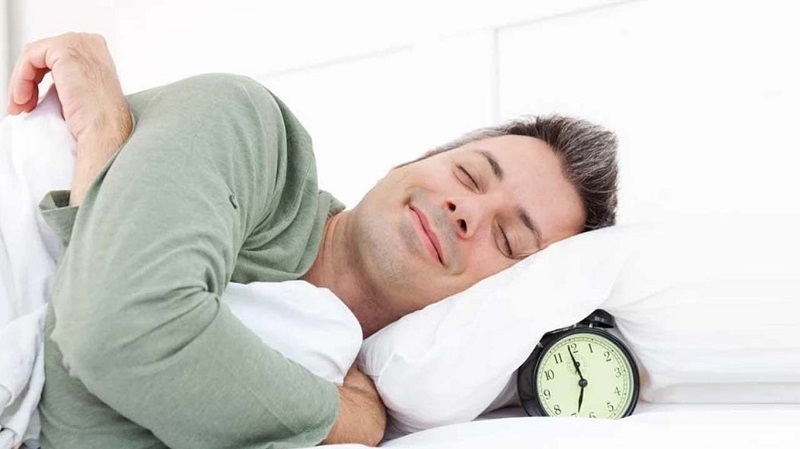 آیا مردان خواب راحت‌تری نسبت به زنان دارند؟