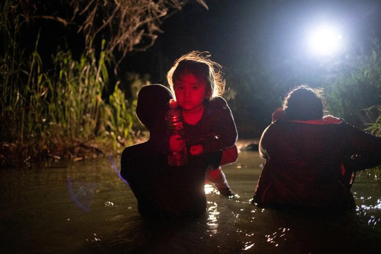 مهاجرت شبانه خانواده گواتمالایی به ایالات متحده + عکس