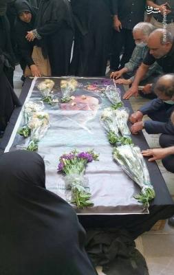 مرحوم دعایی در حرم امام خمینی(ره) آرام گرفت + عکس