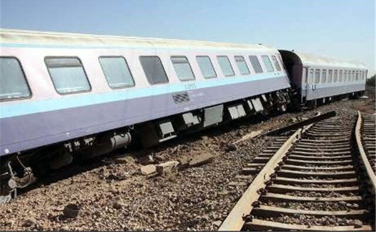 دستور وزیر بهداشت برای رسیدگی فوری به مصدومان حادثه قطار طبس- یزد