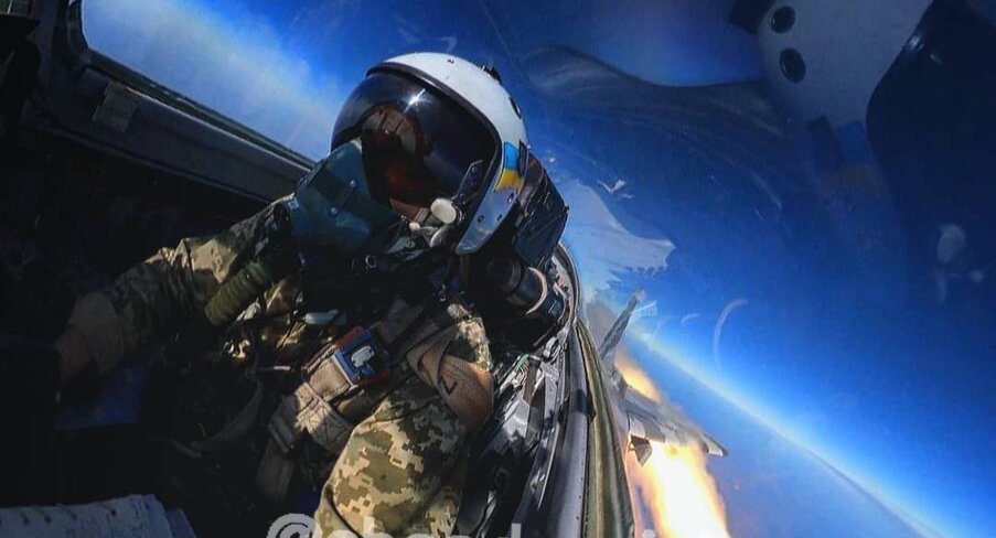 لحظه شلیک موشک از هواپیمای میگ ٢٩ ارتش اوکراین + عکس