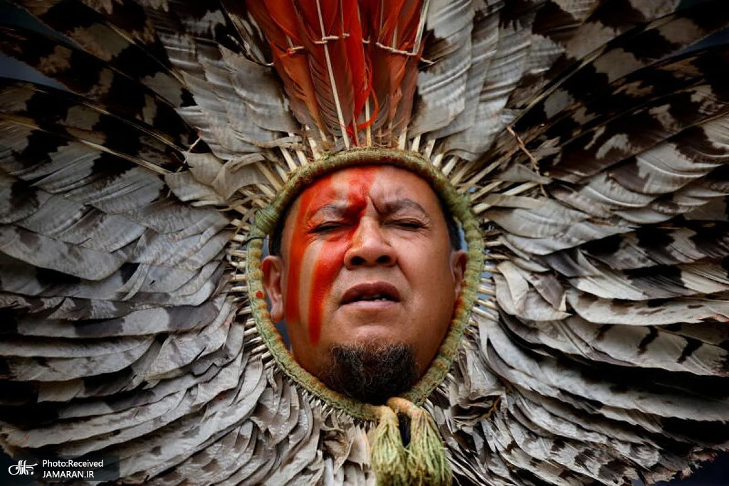 اعتراض مرد بومی آمازونی + عکس