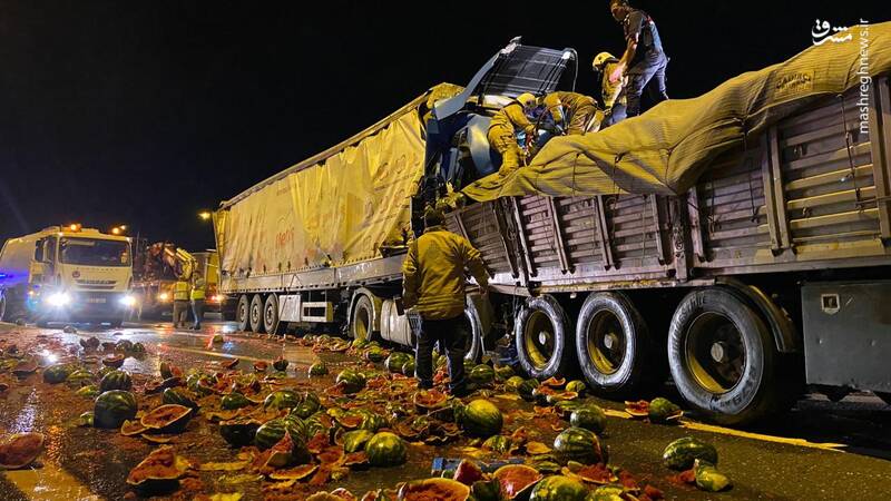 تصادف کامیون حامل هندوانه در ترکیه + عکس