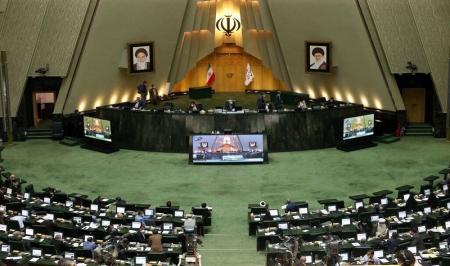تئاتر «مخاطب» در کمیسیون فرهنگی مجلس با حضور مسئولان ارشاد بررسی می‌شود