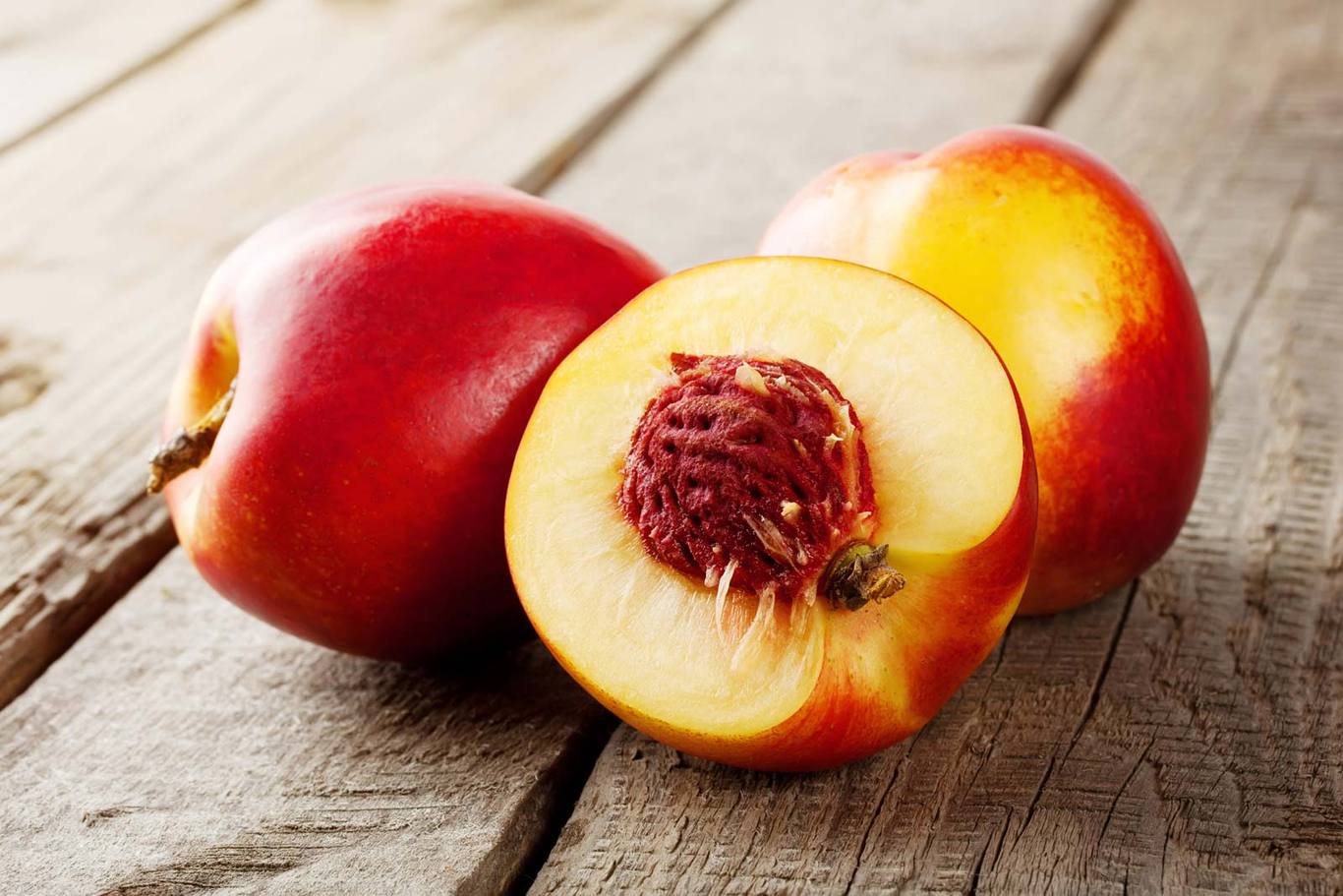 میوه خوشمزه تابستانی که یبوست را رفع، فشار خون را کاهش و از ریزش مو جلوگیری می کند