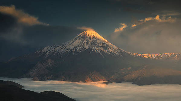 قله‌ زیبای دماوند بعد از طلوع خورشید + عکس