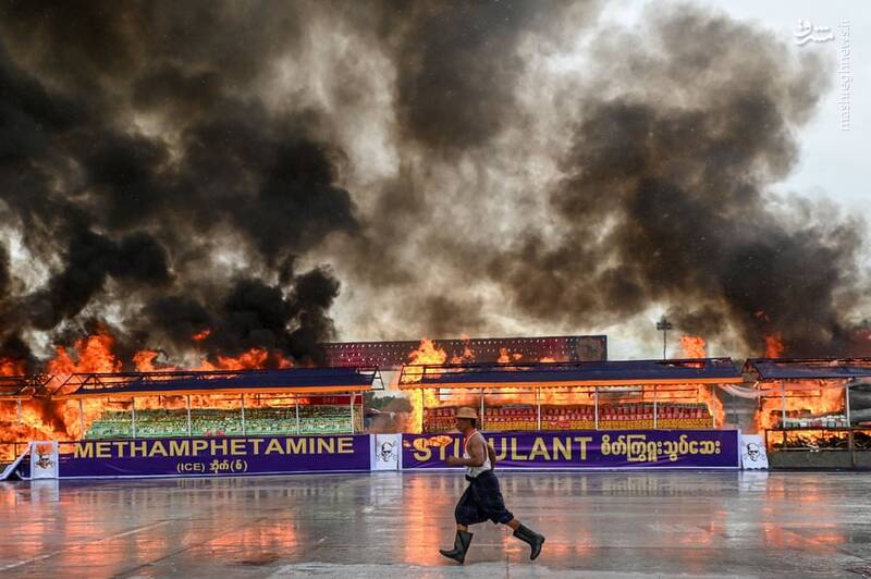 آتش زدن صدها کیلو مواد مخدر در میانمار + عکس