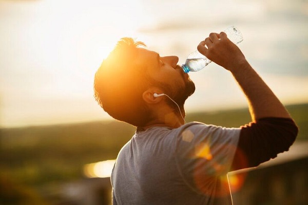 6 راهکار ساده برای مقابله با کم آبی بدن در تابستان+  اینفوگرافی | اختصاصی