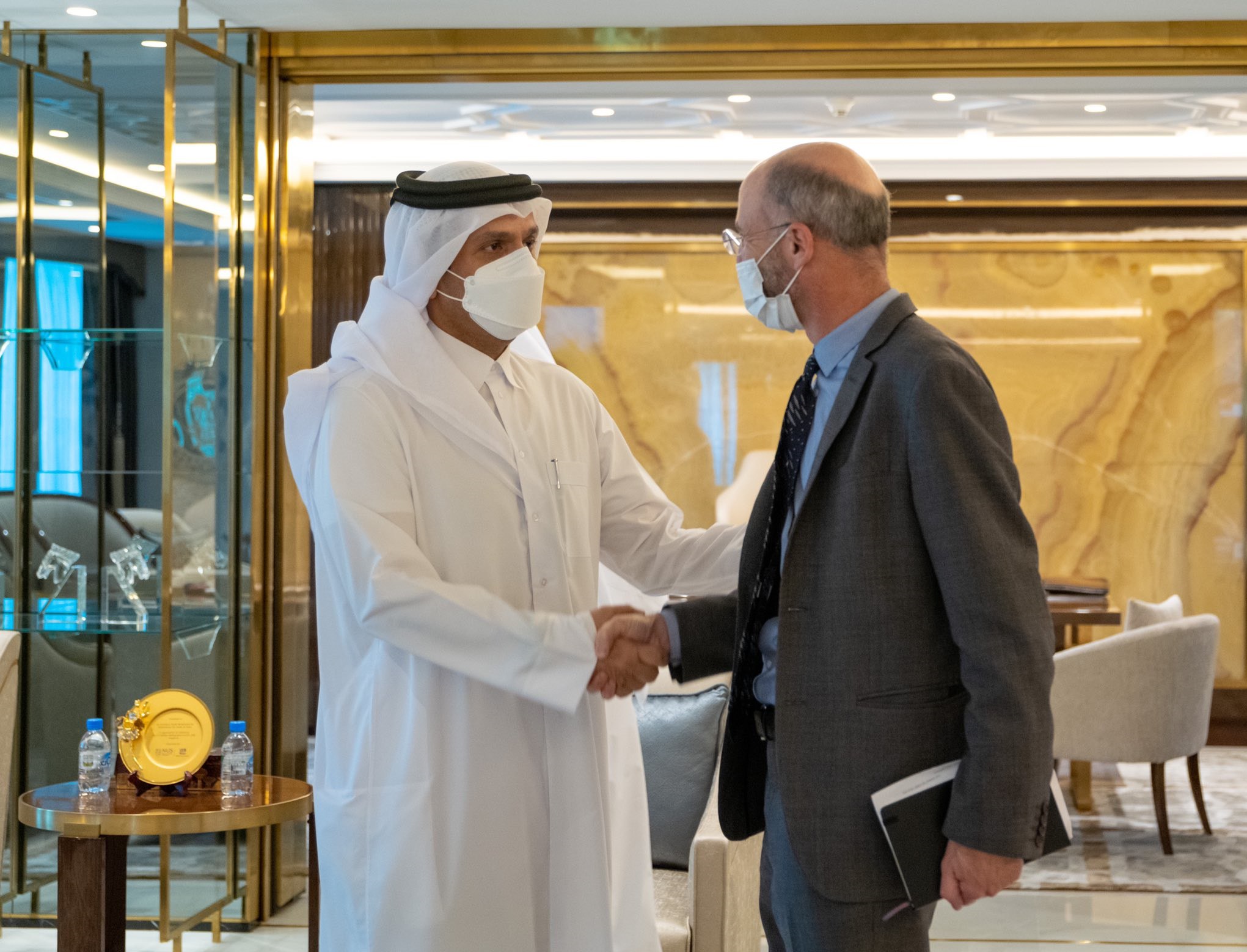 رایزنی رابرت مالی با وزیر خارجه قطر پیش از آغاز مذاکرات هسته ای ایران +‌ عکس