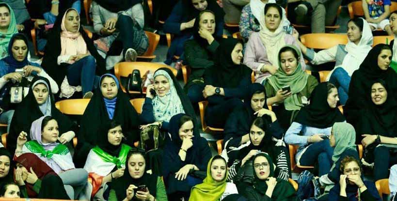 شفاف سازی خبرنگار زن درباره ورود زنان به استادیوم + عکس