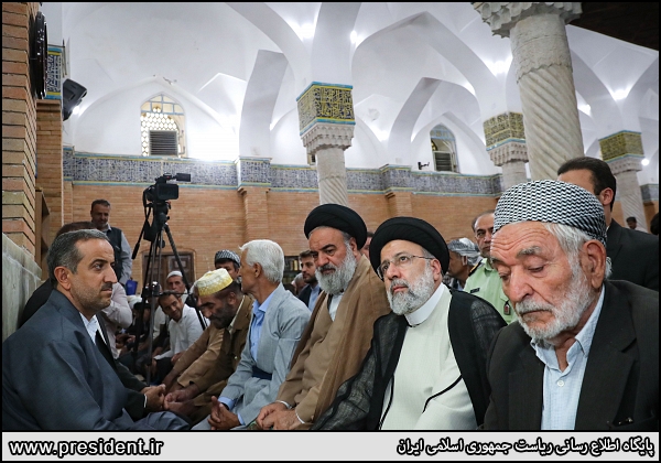 تصاویر| حضور رئیس جمهور در نماز جمعه اهل سنت سنندج