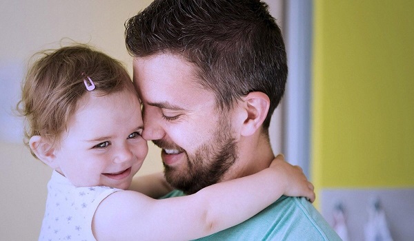 تفاوت واکنش مغز پدرها به فرزندان دخترشان